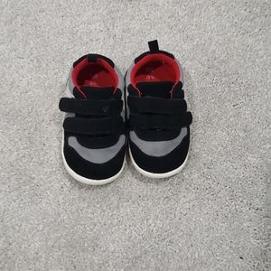 Boys sneakers with velcro